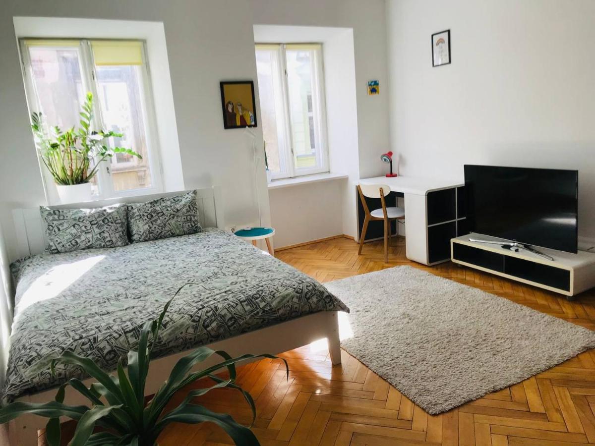 Berlin Apartment Lviv Exterior foto